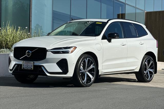 2024 Volvo XC60 Recharge T8 Ultimate Dark Theme