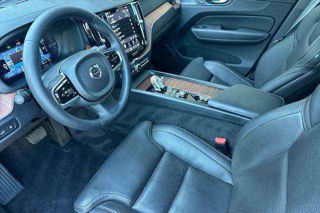 2024 Volvo XC60 Recharge T8 Ultimate Dark Theme