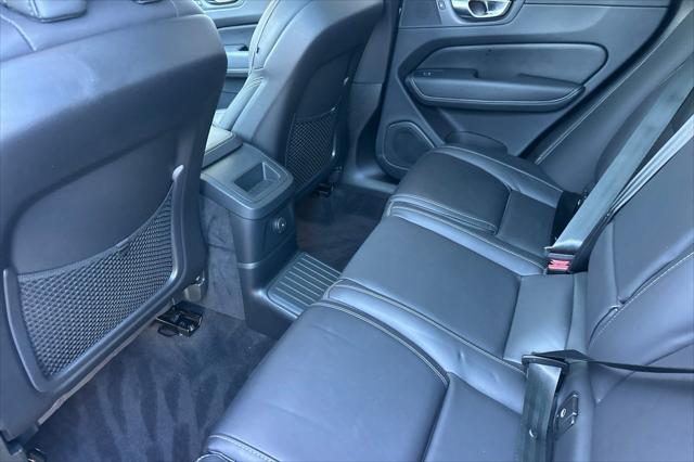 2024 Volvo XC60 Recharge T8 Ultimate Dark Theme