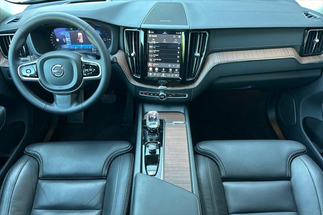 2024 Volvo XC60 Recharge T8 Ultimate Dark Theme