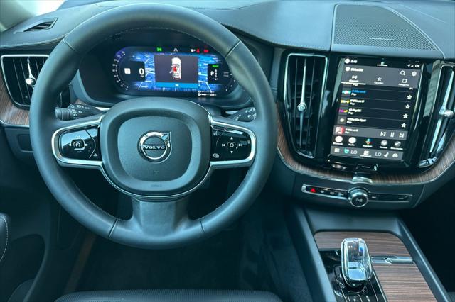 2024 Volvo XC60 Recharge T8 Ultimate Dark Theme