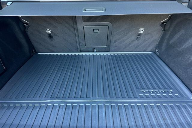 2024 Volvo XC60 Recharge T8 Ultimate Dark Theme