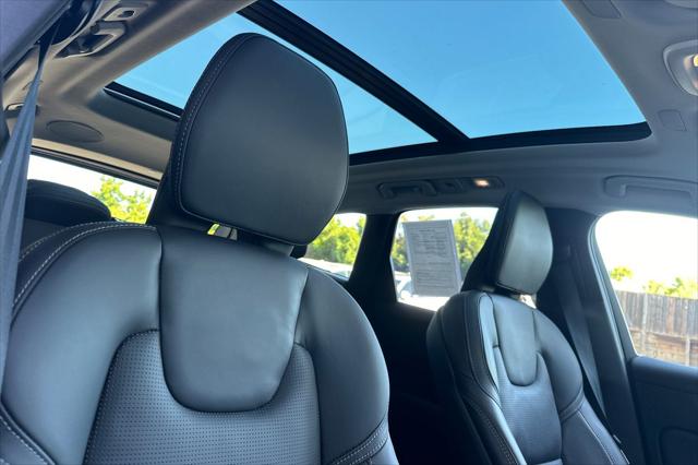2024 Volvo XC60 Recharge T8 Ultimate Dark Theme