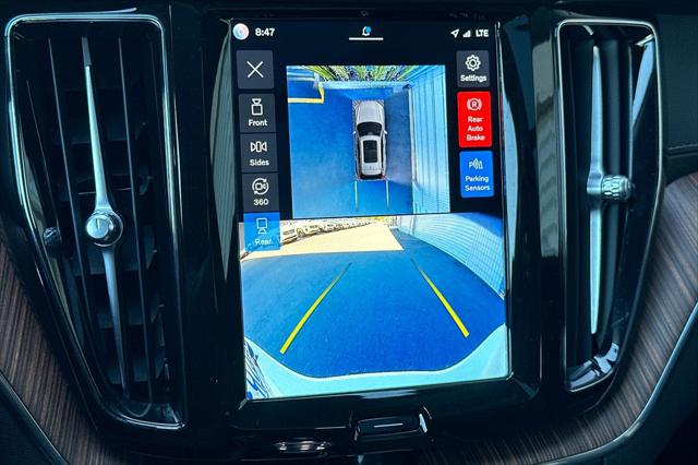 2024 Volvo XC60 Recharge T8 Ultimate Dark Theme
