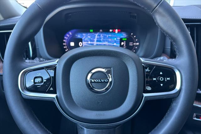 2024 Volvo XC60 Recharge T8 Ultimate Dark Theme