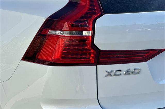 2024 Volvo XC60 Recharge T8 Ultimate Dark Theme