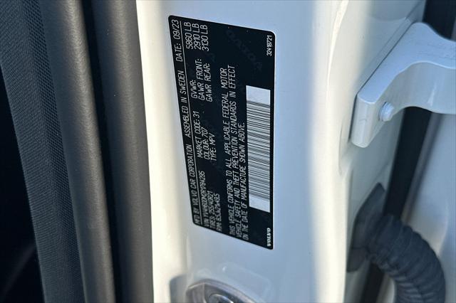 2024 Volvo XC60 Recharge T8 Ultimate Dark Theme