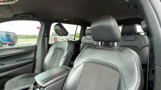 2023 Jeep Grand Cherokee L Altitude 4x2