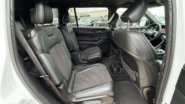 2023 Jeep Grand Cherokee L Altitude 4x2
