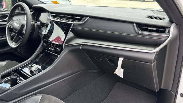 2023 Jeep Grand Cherokee L Altitude 4x2