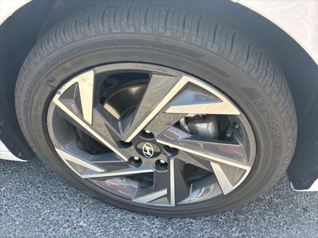 2025 Hyundai Elantra Hybrid Limited