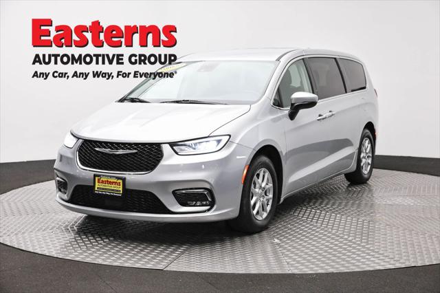 2023 Chrysler Pacifica Touring L for sale in Rosedale, MD