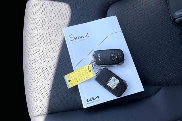 2024 Kia Carnival MPV LX Seat Package