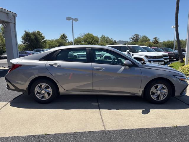 2025 Hyundai Elantra SE