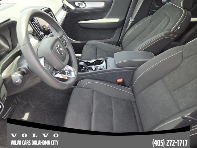 2026 Volvo XC40 Black Edition Ultra, B5 AWD Gas (mild hybrid)