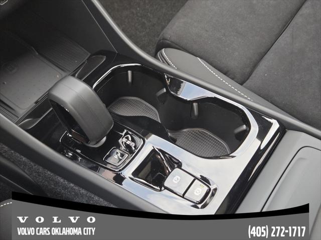 2026 Volvo XC40 Black Edition Ultra, B5 AWD Gas (mild hybrid)