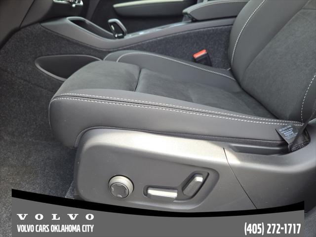 2026 Volvo XC40 Black Edition Ultra, B5 AWD Gas (mild hybrid)