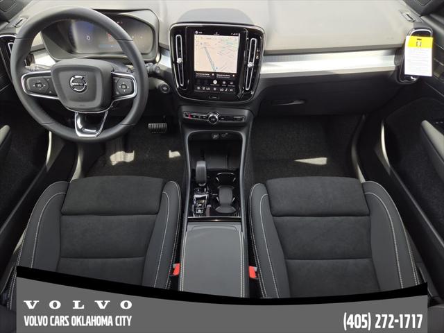 2026 Volvo XC40 Black Edition Ultra, B5 AWD Gas (mild hybrid)