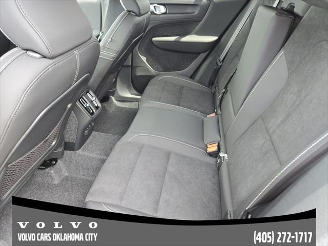 2026 Volvo XC40 Black Edition Ultra, B5 AWD Gas (mild hybrid)