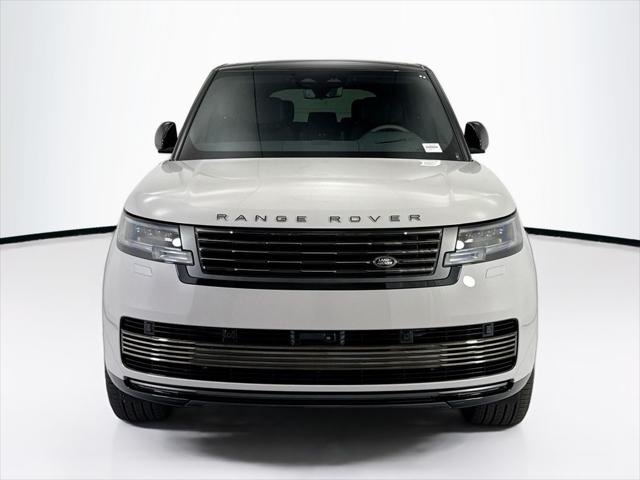 2026 Land Rover Range Rover P615 SV