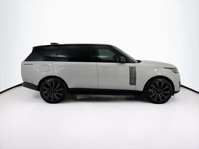 2026 Land Rover Range Rover P615 SV