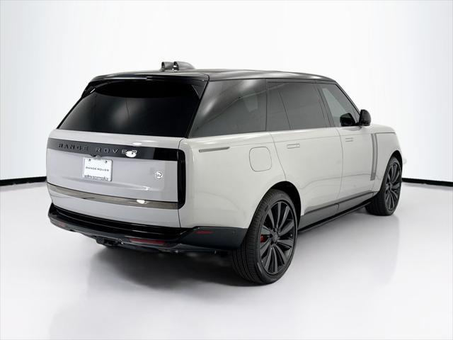 2026 Land Rover Range Rover P615 SV