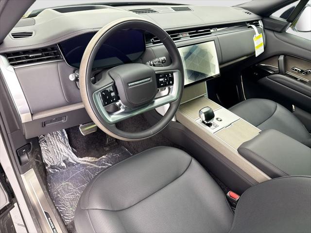 2026 Land Rover Range Rover P615 SV