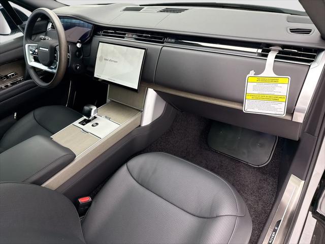 2026 Land Rover Range Rover P615 SV