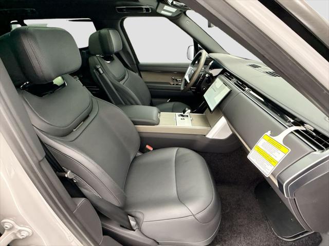 2026 Land Rover Range Rover P615 SV