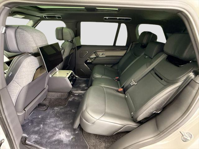 2026 Land Rover Range Rover P615 SV