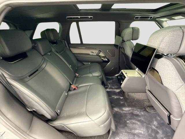 2026 Land Rover Range Rover P615 SV