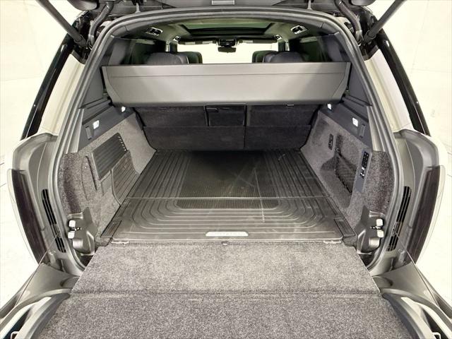 2026 Land Rover Range Rover P615 SV