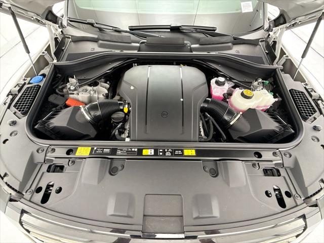 2026 Land Rover Range Rover P615 SV