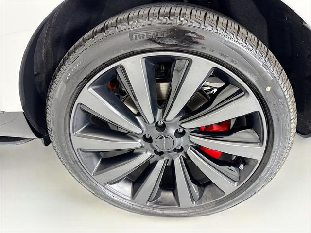 2026 Land Rover Range Rover P615 SV