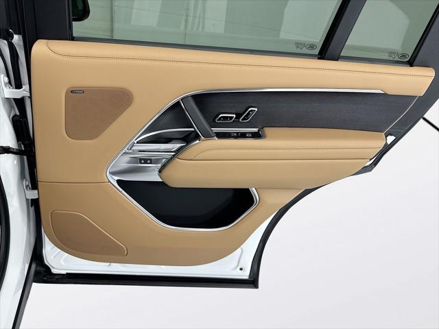 2026 Land Rover Range Rover P400 SE 7 Seat
