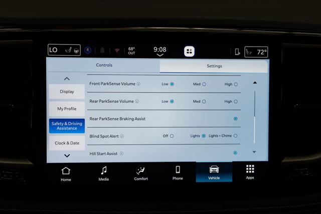 2027 Chrysler Pacifica Select
