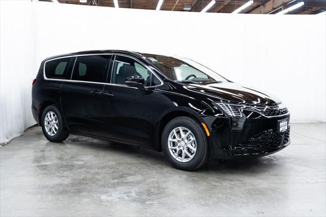 2027 Chrysler Pacifica Select for sale in Beaverton, OR