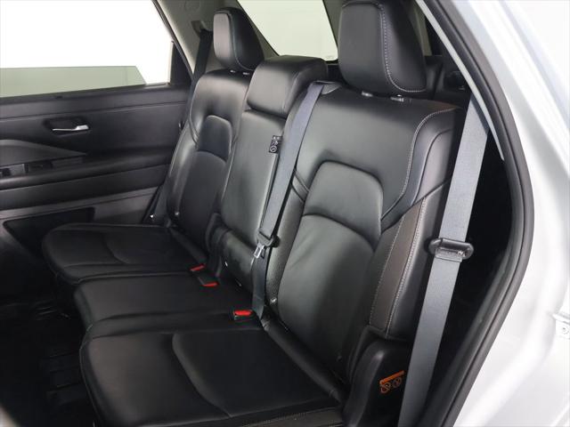 2023 Nissan Pathfinder SL 4WD
