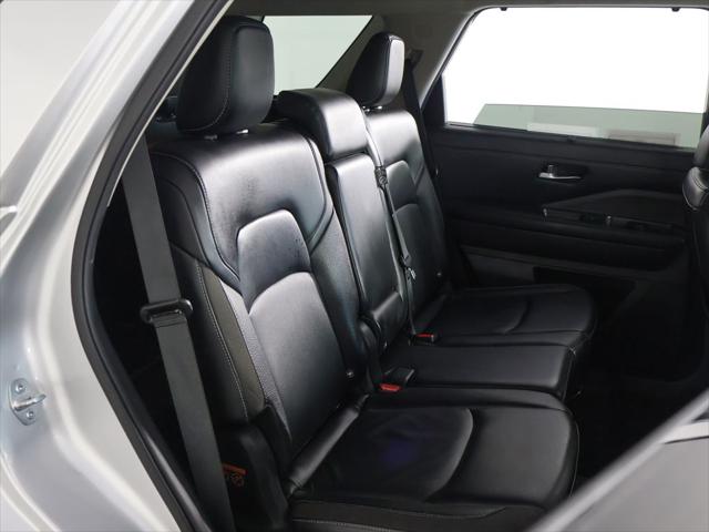 2023 Nissan Pathfinder SL 4WD