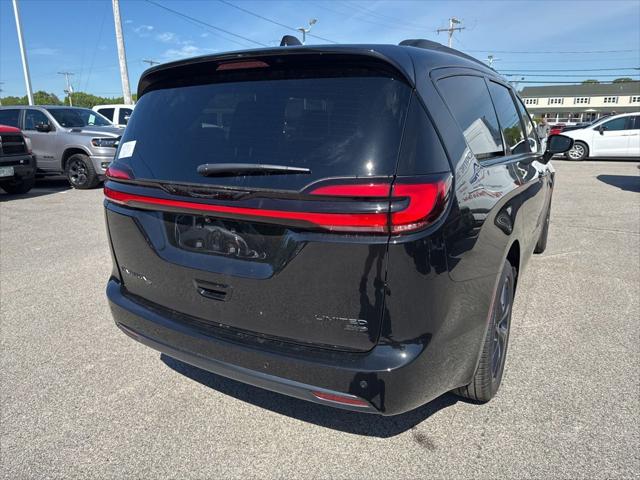 2027 Chrysler Pacifica Limited