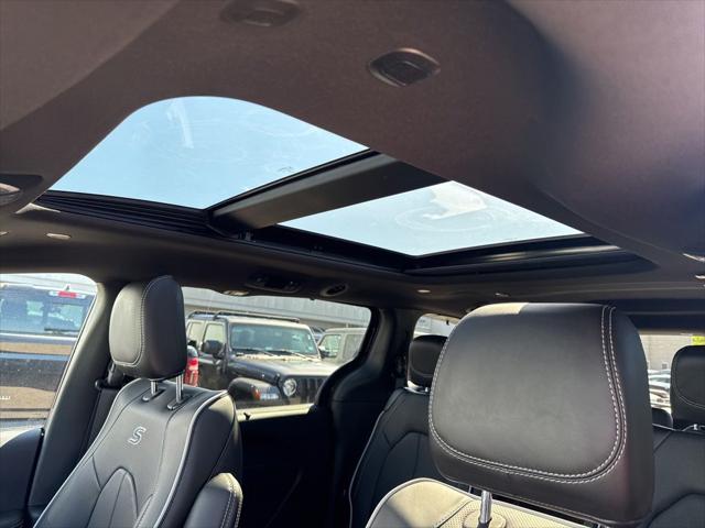 2027 Chrysler Pacifica Limited
