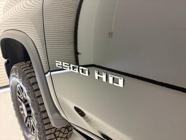 2026 Chevrolet Silverado 2500HD Crew Cab, Standard Bed, XR2, 4WD