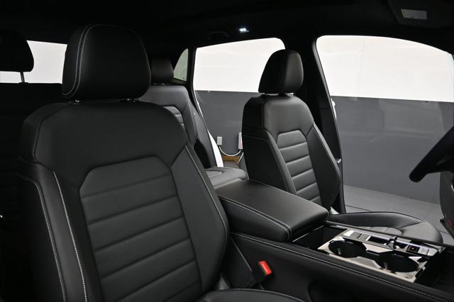 2026 Volkswagen Atlas Cross Sport SEL R-Line Black