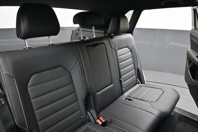 2026 Volkswagen Atlas Cross Sport SEL R-Line Black