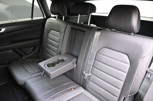 2026 Volkswagen Atlas Cross Sport SEL R-Line Black