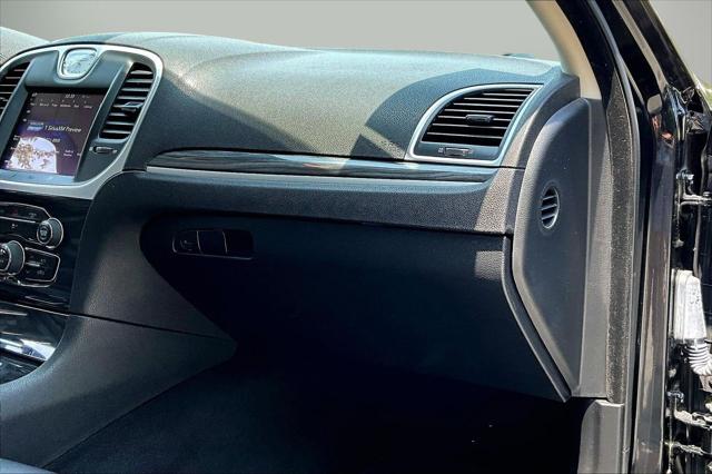 2022 Chrysler 300 Touring