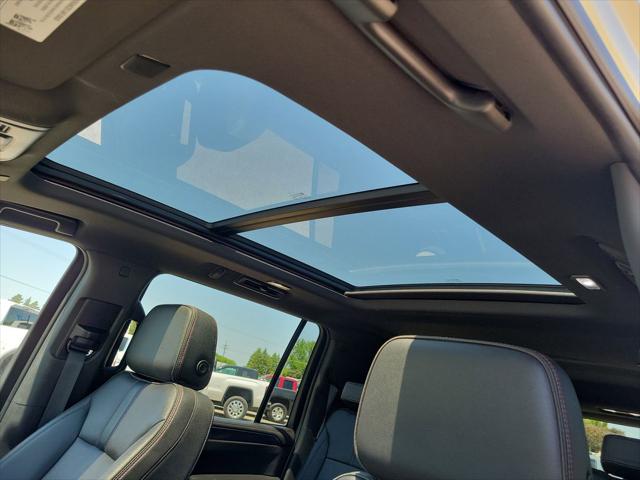 2022 Chevrolet Suburban 4WD RST