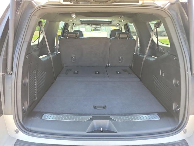 2022 Chevrolet Suburban 4WD RST