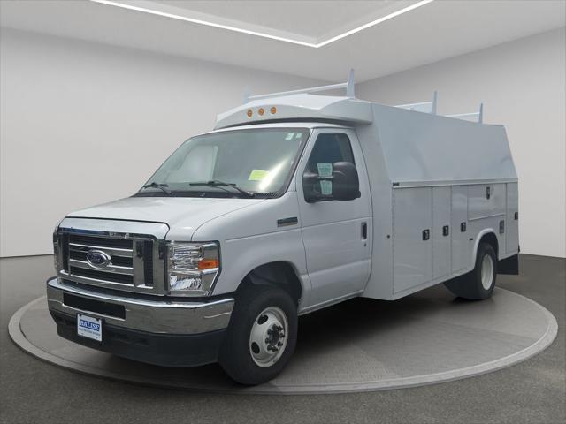 2024 Ford E-450 Cutaway Base
