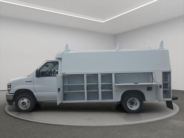 2024 Ford E-450 Cutaway Base
